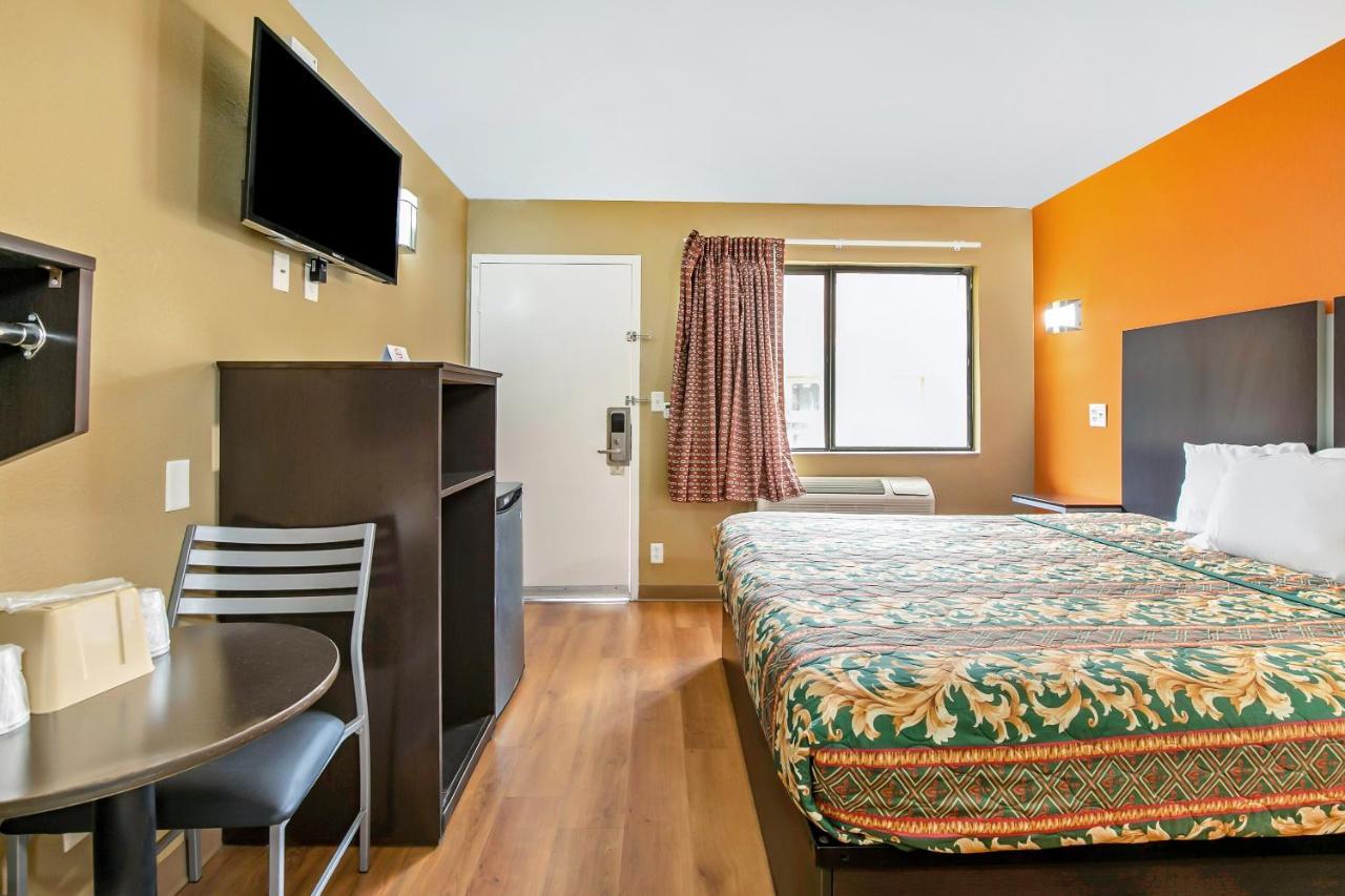 Oyo Hotel Lake Charles Hwy 10 Dış mekan fotoğraf