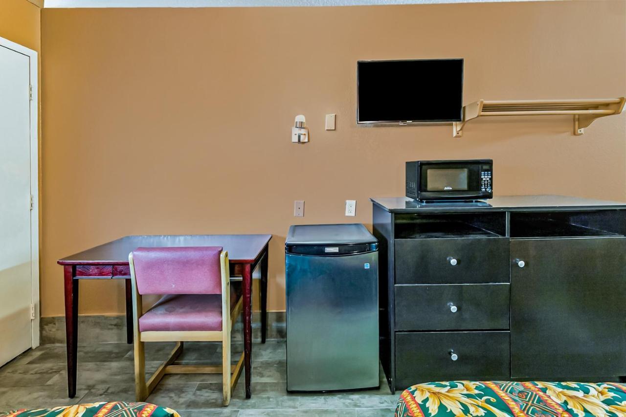 Oyo Hotel Lake Charles Hwy 10 Dış mekan fotoğraf